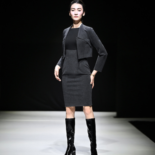 绝色2025冬季新款设计感修身连衣裙短外套两件套装毛呢长袖女装