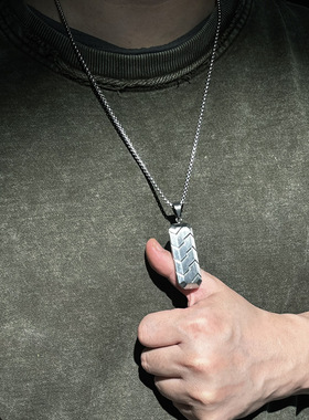 哈姆雷特几何纹理金属吊坠项链