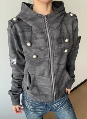 萄不逃美式复古铆钉设计迷彩连帽卫衣男女2026秋季新款街头风外套