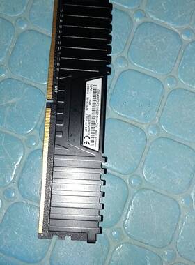 议价海盗船DDR4内存卡8G_2400，成色如图所适用
