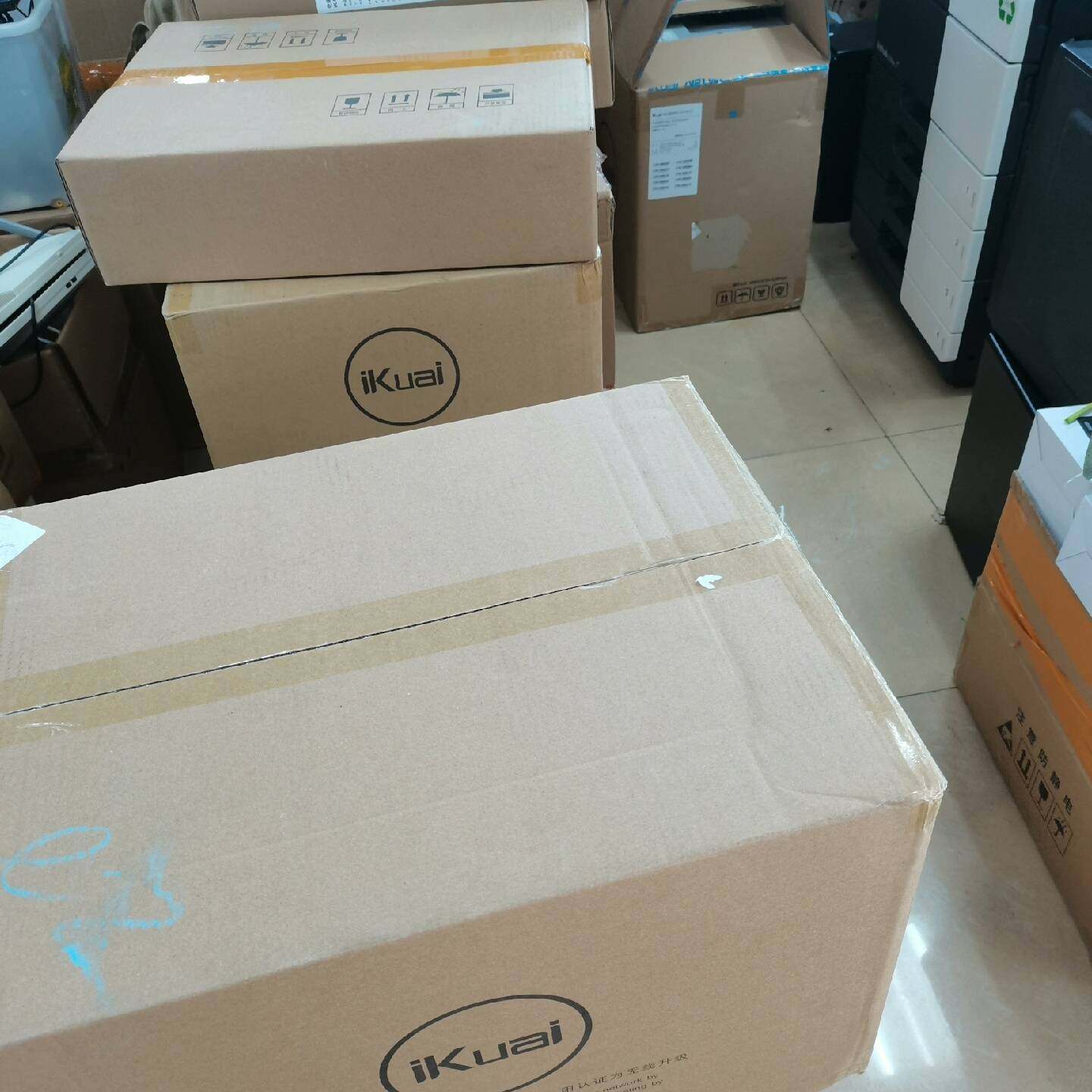 议价爱快IK-W35面板式无线AP，1个2.5G口+1个适用