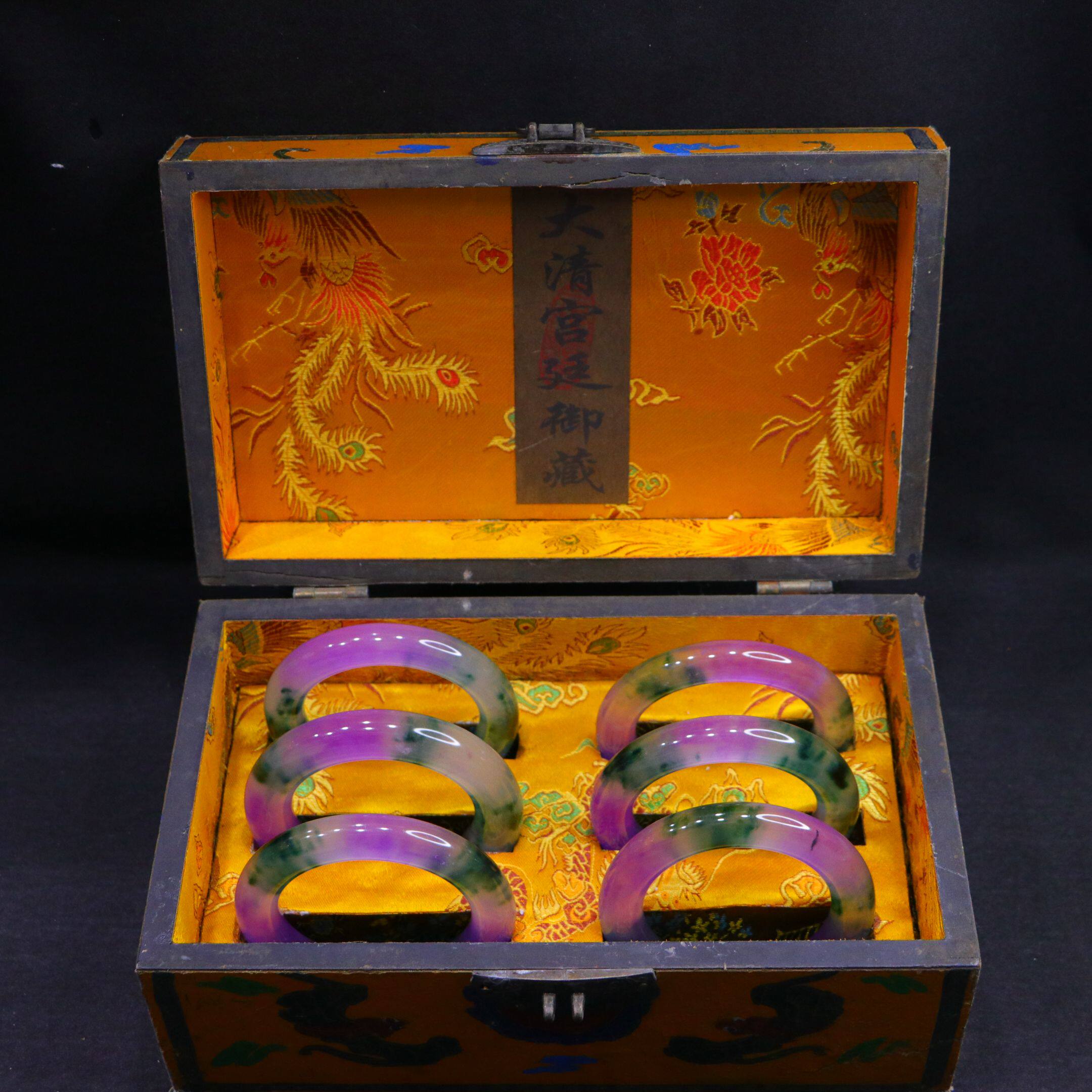 古玩杂项旧藏怀旧饰品类礼品翡翠玉手镯搭配精美漆器木料盒子