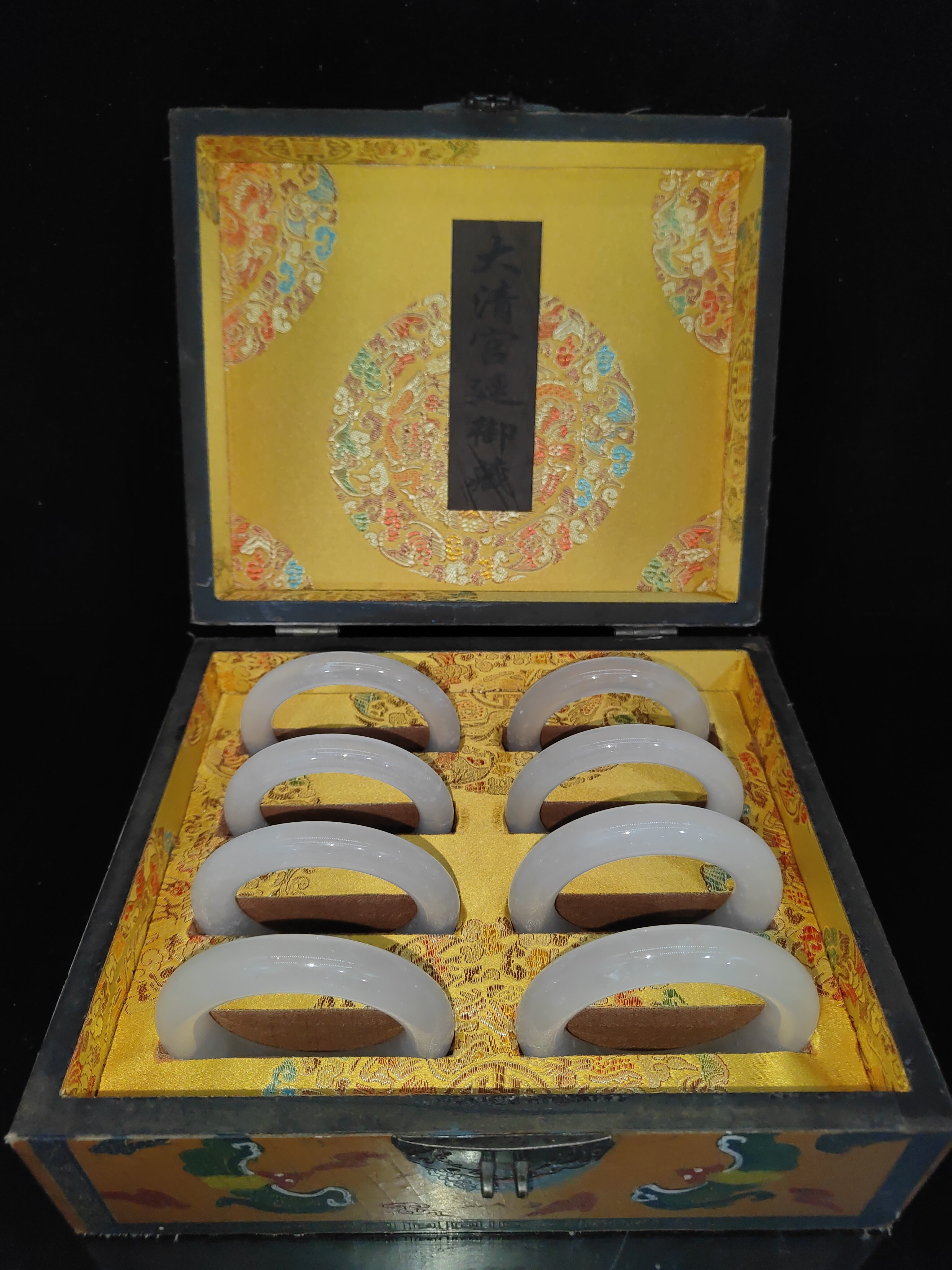 旧藏老玉白玉翡翠圆条手镯女款正圈古玉漆盒百搭送礼老玉镯套装