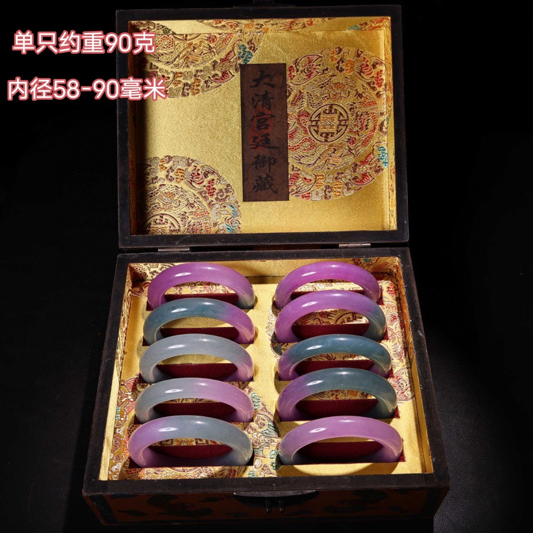 古玩杂项旧藏怀旧饰品类礼品春彩玉手镯搭配精美漆器木料盒子