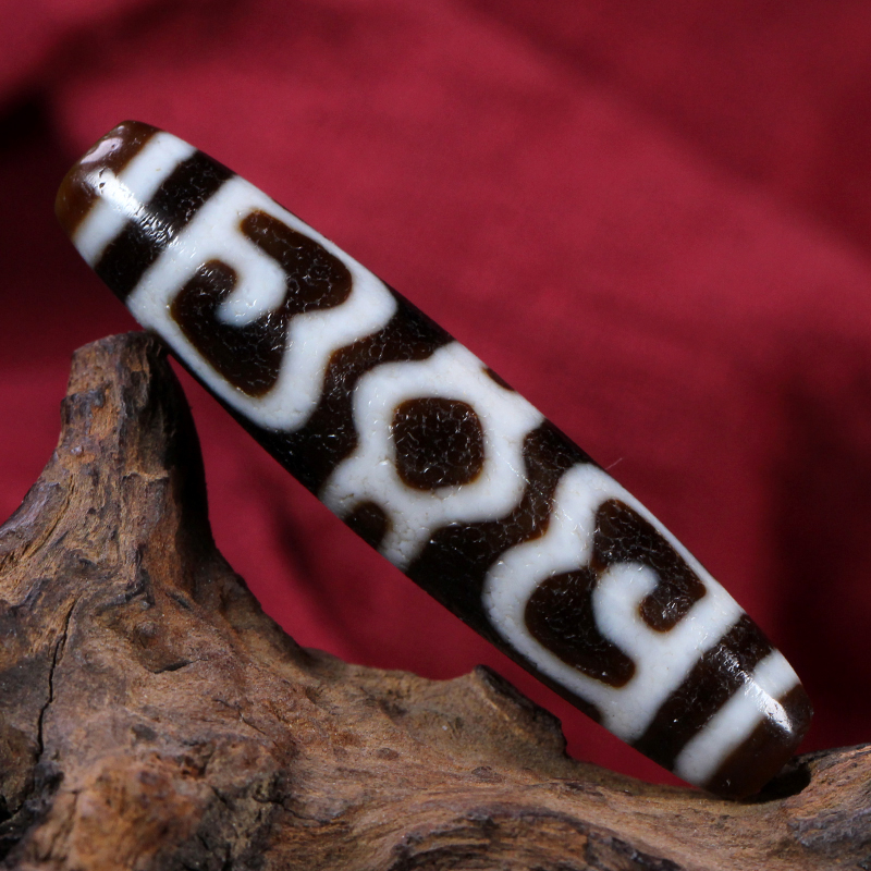 圣饰奇缘 西藏天然玛瑙庙供黑白龙鳞王莲师法帽天珠50*11mm左右