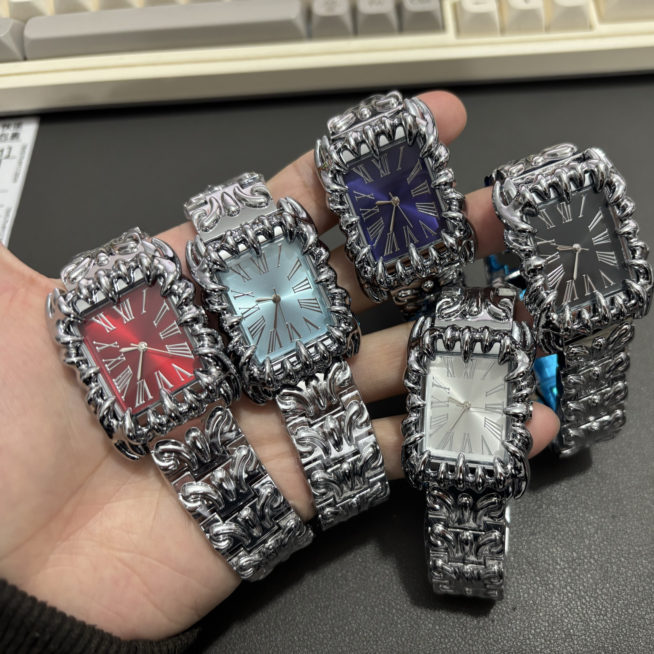 复古Y2K大表盘男款方块爪子手表