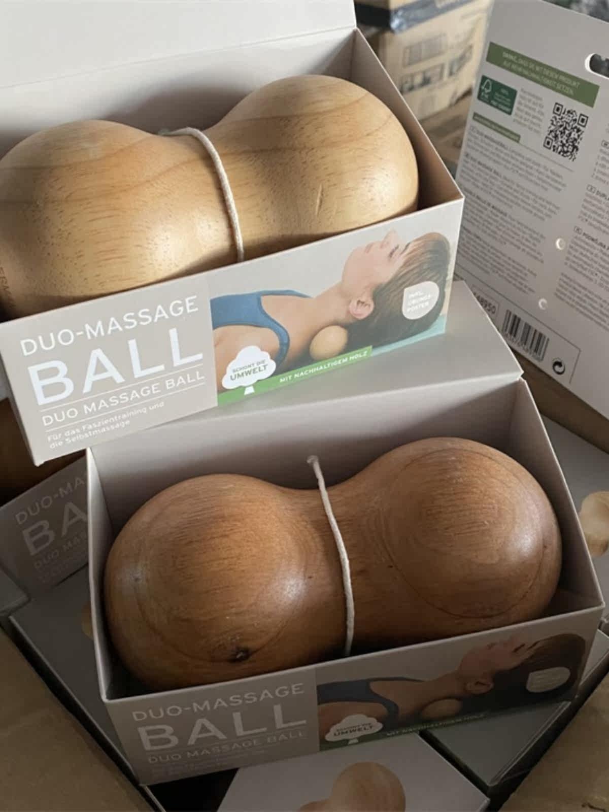 PURE SOLID WOOD MATERIAL SIAMESE PEANUT BALLS RELAX THE DEEP MUSCLES OF THE SHOULDER AND CERVICAL SPINE AND RELAX THE FASCIA BALLS
