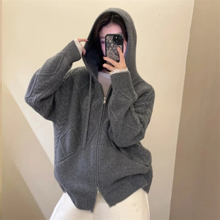 秋冬加厚羊绒针织连帽带兜拉链开衫女纯色扭花针织羊毛外套长袖女