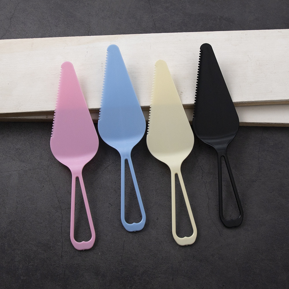 加厚一次性蛋糕切刀生日刀叉餐具三角塑料锯齿铲刀托刀独立包装