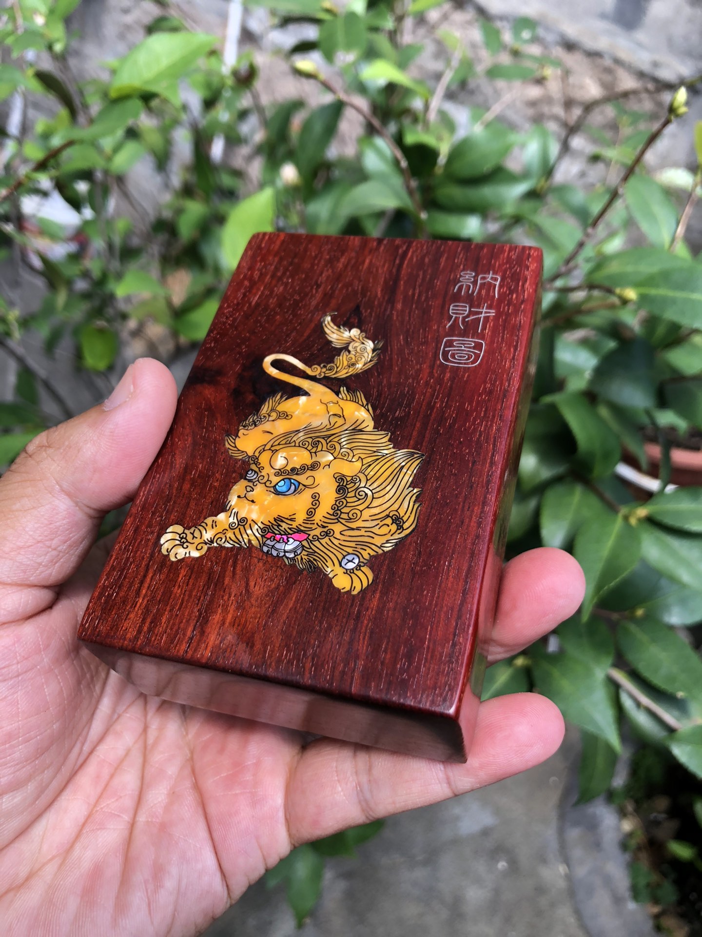 小叶紫檀烟盒纳财图彩贝镶嵌红木文玩工艺品保真木雕便携个性定制