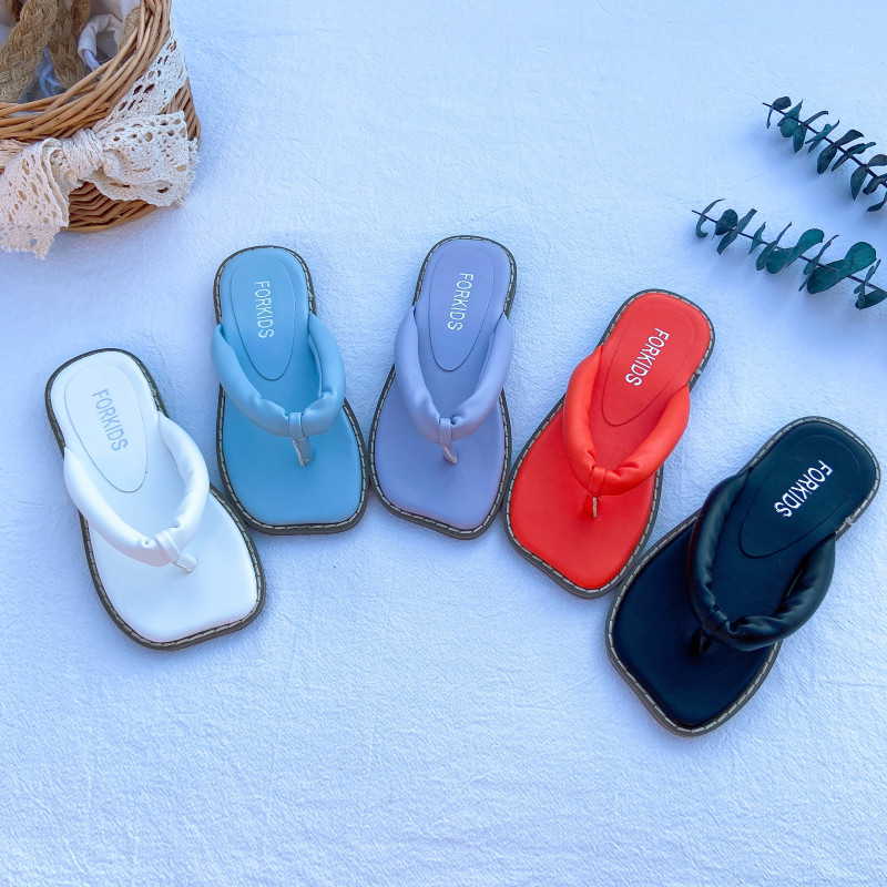 韩国童鞋2021女童夏季新款韩版方头糖果色凉鞋儿童人字拖鞋沙滩鞋