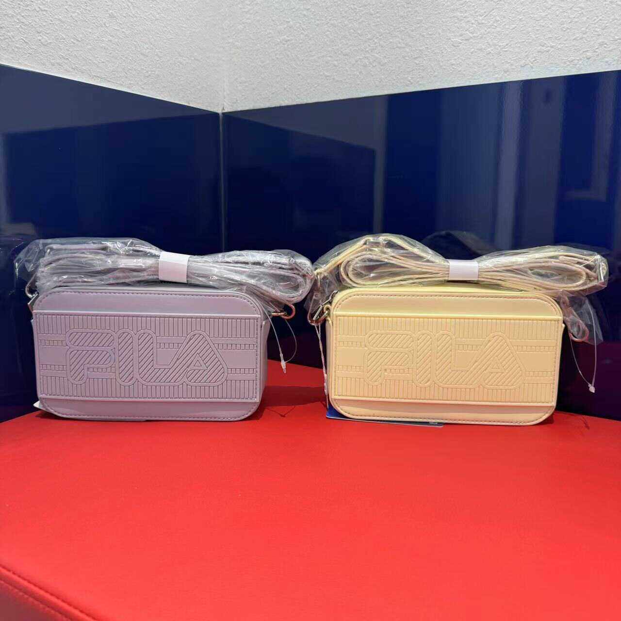 FILA斐乐女士休闲包 2025秋季新款时尚运动包挎包 F13W438166,运动包/户外包/配件,挎包/拎包/休闲包,淘宝优惠券,粉丝福利购,淘宝优惠卷