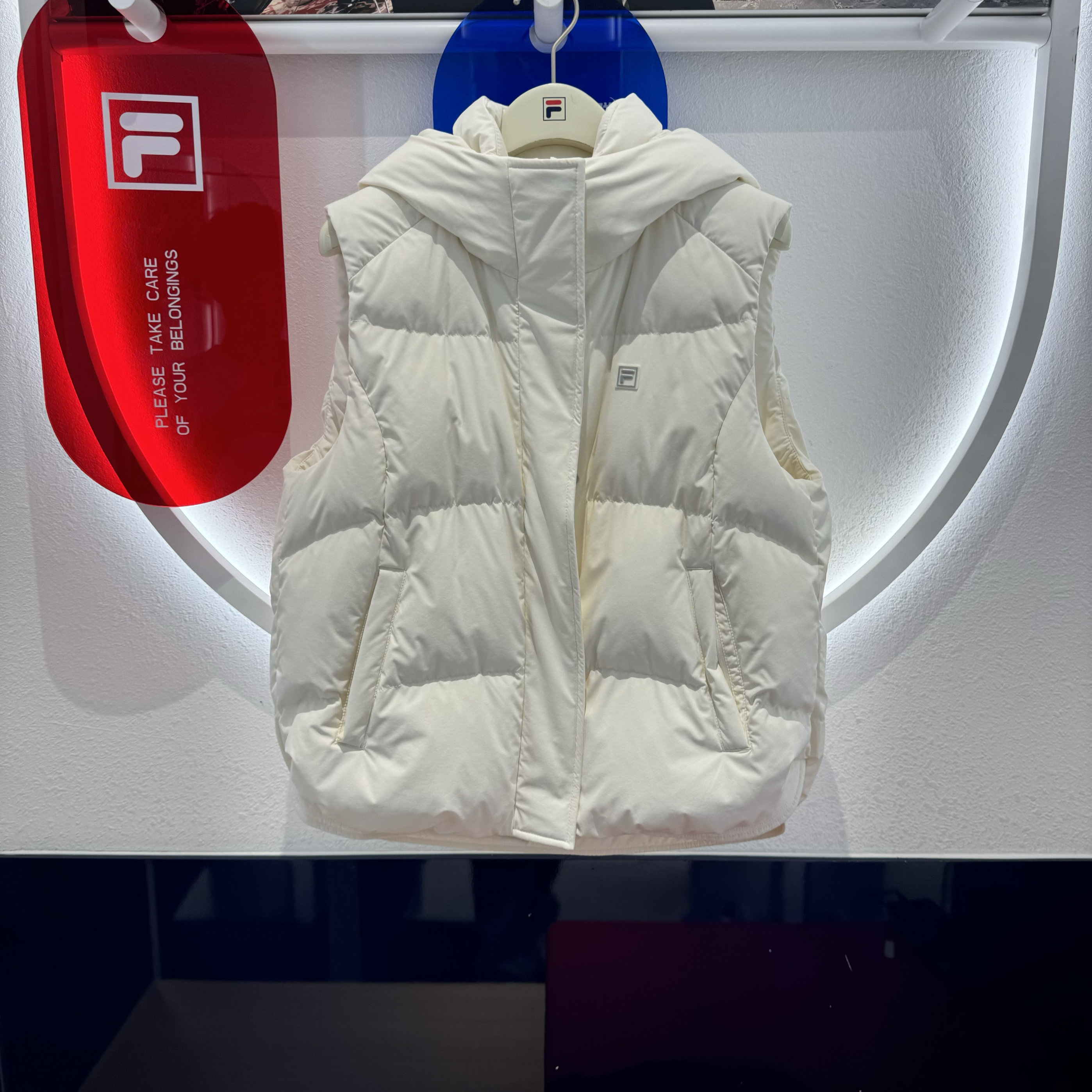 FILA鹅绒连帽羽绒马甲