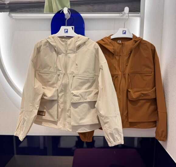 fila/斐乐204年新款运动的外套