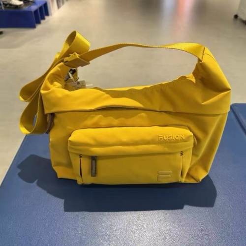 男女款冬季新款运动休闲百搭挎包