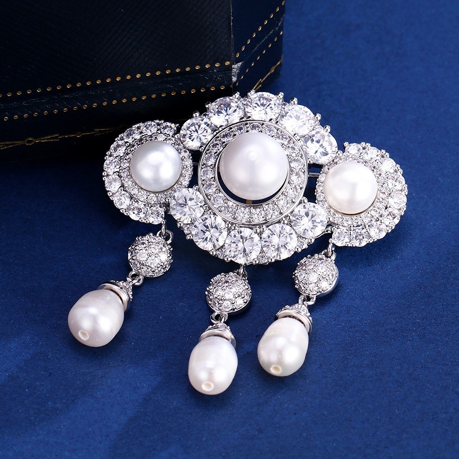 法式轻奢时尚气质高端奢华百搭胸花流苏锆石淡水珍珠西装大衣别针