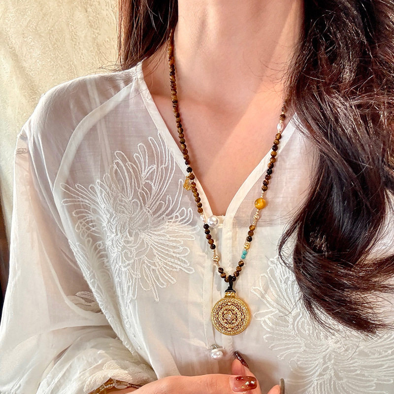 天然虎眼石八宝罗盘项链配饰女轻奢高级感毛衣链长款秋冬吊坠饰品