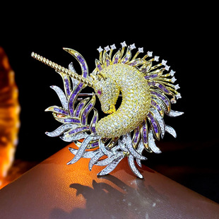 法式轻奢新款重工微镶超闪锆石马首胸针轻奢时尚高档胸花高级别针