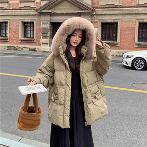 现货冬季128-1102-P265-K398时尚大毛领牛角扣连帽羽绒服70绒，女装羽绒服，浙宝128（原290）