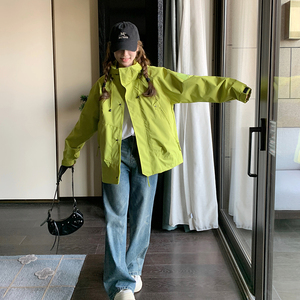 绿色韩版可盐可甜爆款户外冲锋衣外套女2025春新款小个子休闲夹克图片