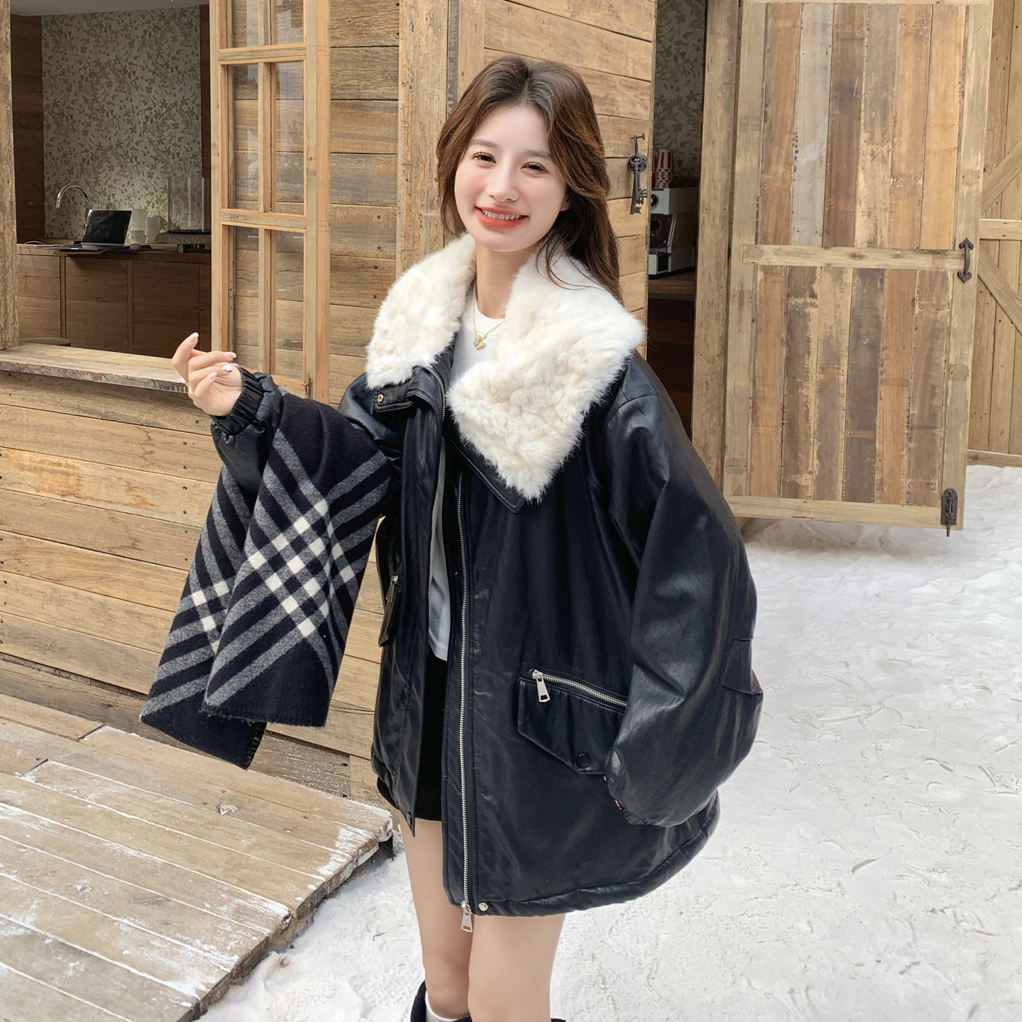 现货2025冬季新款128-25113-P265-K398大翻领毛毛内里黑色皮衣，女装棉衣/棉服，浙宝128（原290）