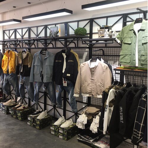 上墙组合展示架铁艺烤漆服装店