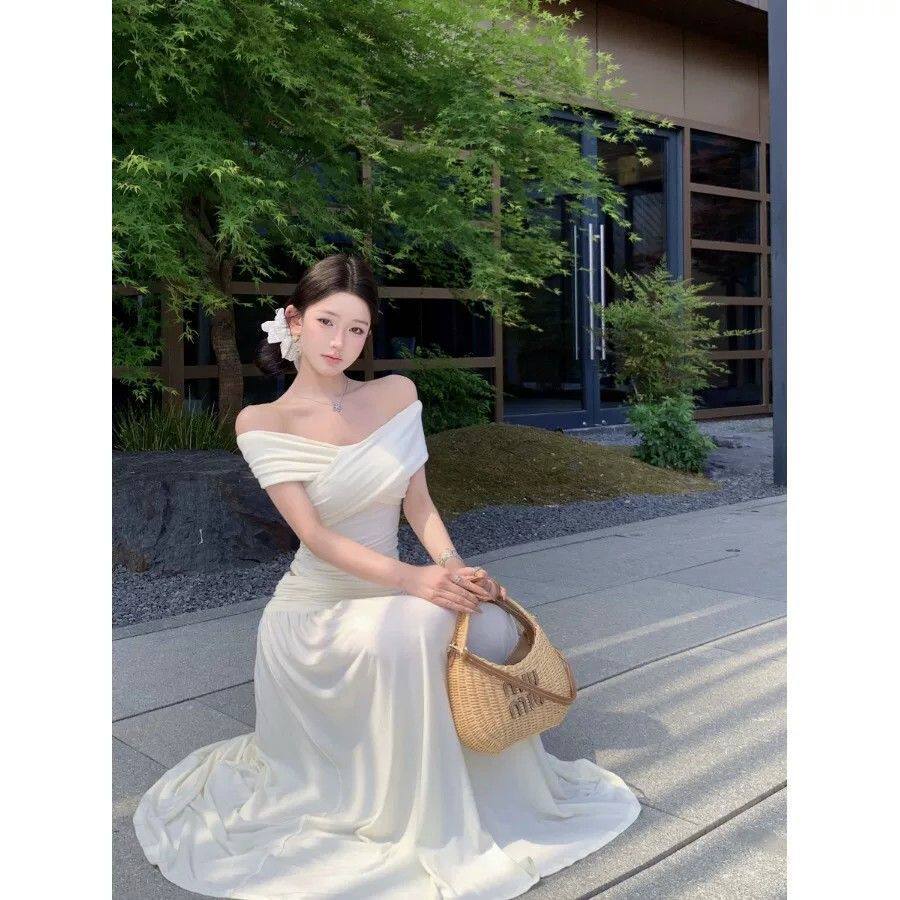 法式白色一字肩连衣裙子女2026新款初夏穿搭气质收腰掐腰长裙套装