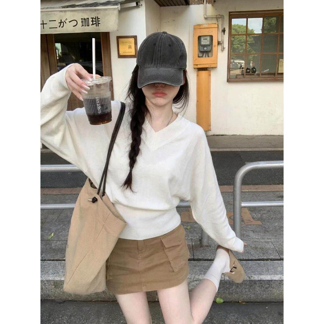 白色慵懒风V领蝙蝠袖针织衫女秋季新款宽松打底上衣