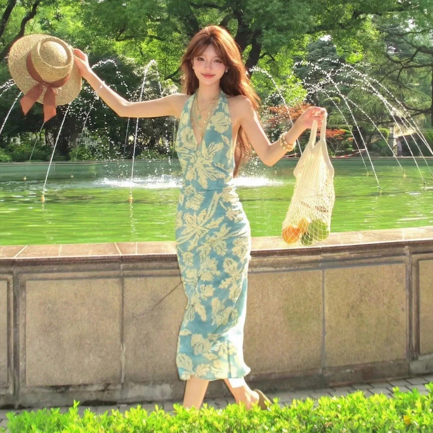 绝美海滩裙海边度假法式无袖挂脖收腰蓝色印花v领连衣裙露背长裙