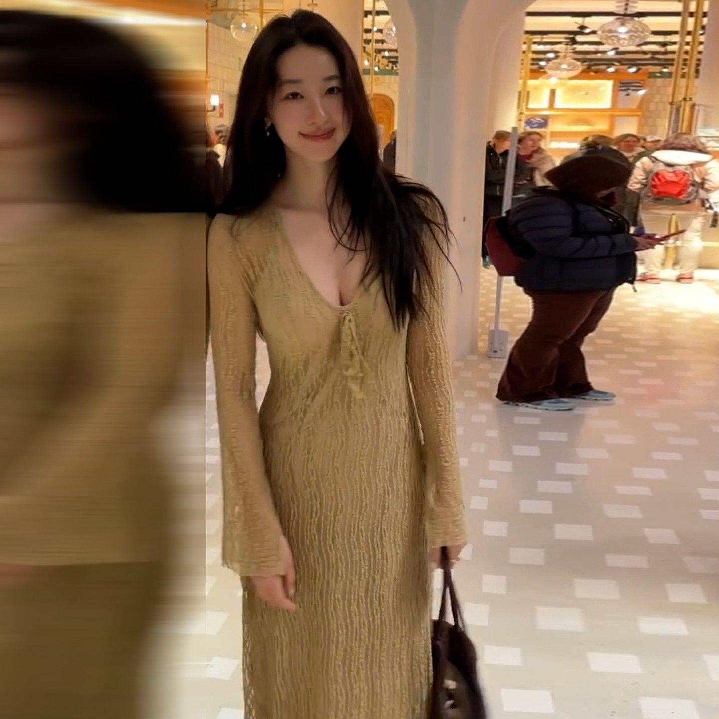 法式高级感V领绑带蕾丝长袖连衣裙女2026春季新款修身气质长裙子