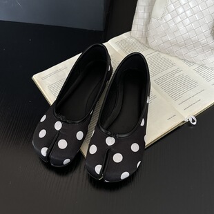 2026年平底分趾猪蹄鞋女单鞋