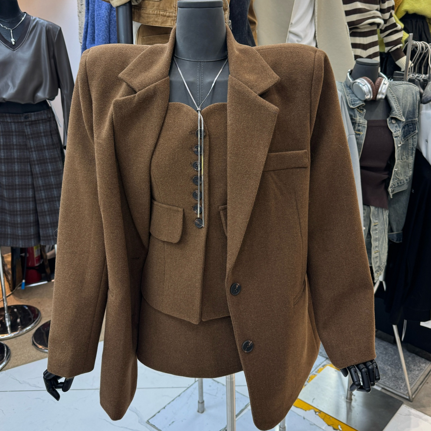 毛呢加厚西装外套马甲短裙三件套