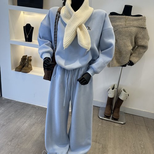 加绒圆领卫衣阔腿裤围巾三件套女