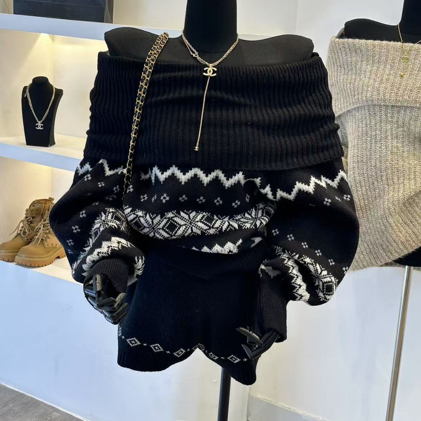 黑色圣诞蝴蝶结高领毛衣短裤套装