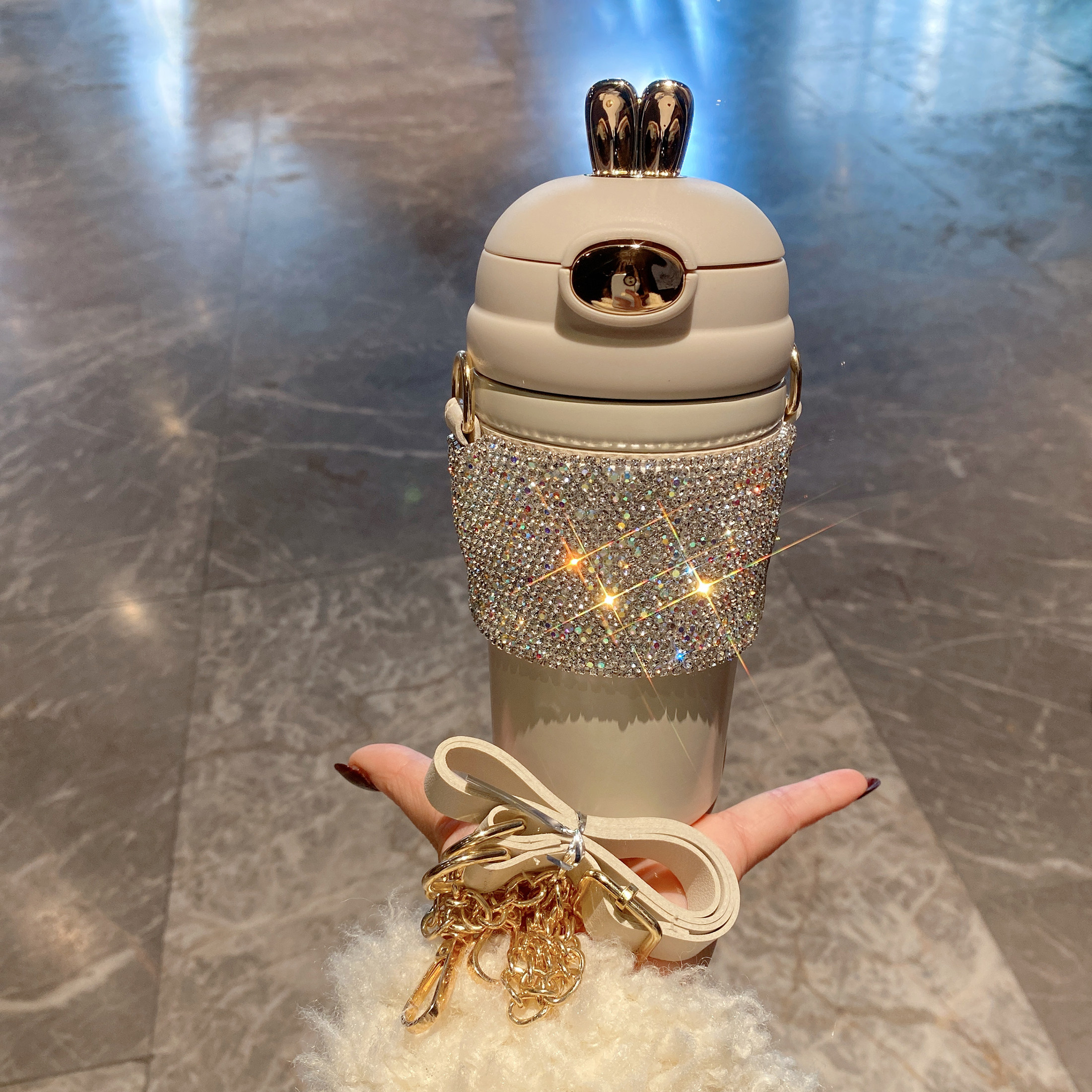 钻石吸管保温杯女士高颜值斜挎带钻好看镶钻水杯轻奢闪钻2026新款