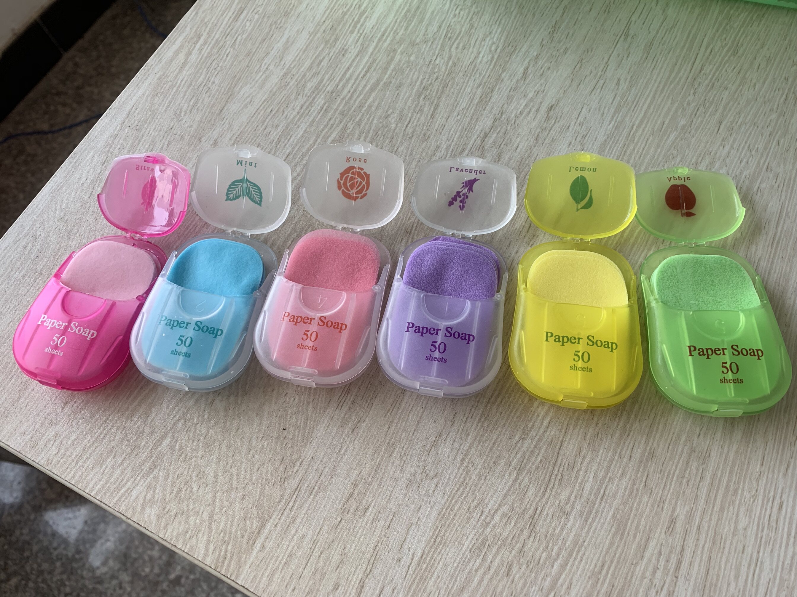 [일본 싱글  정말 사용자 친화적인 디자인  50알이 들어있는 박스  한 번에 한 개씩 담배를 피우는 것은 매우 의식적인 행위입니다.]