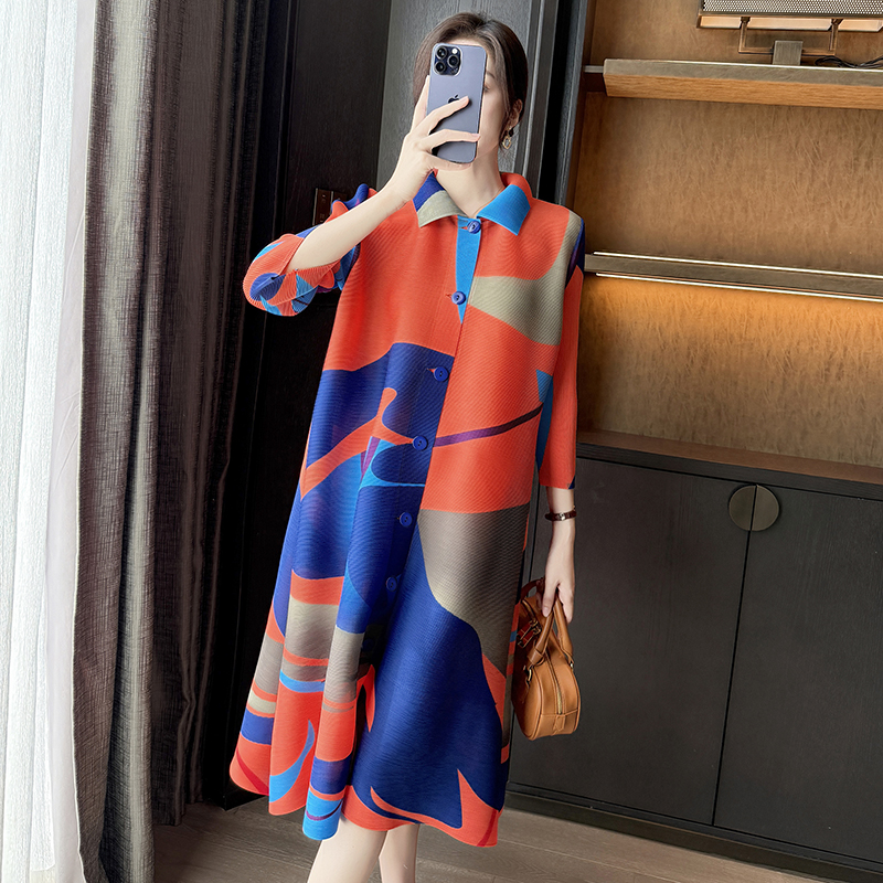 通勤撞色印花翻领单排扣褶皱风大码宽松秋压褶开衫弹簧抖抖连衣裙