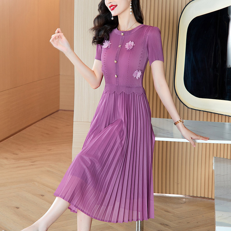 高级感褶皱连衣裙2026夏大码设计感立体花朵钉珠百褶弹力妈妈长裙