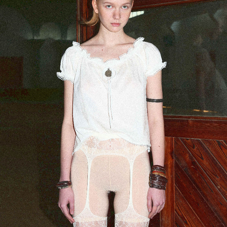 1cothen镂空花边短上衣