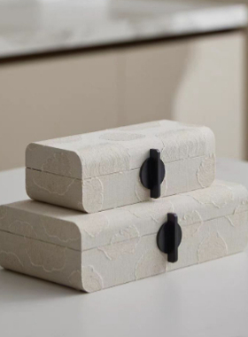 现代新中式侘寂风皮革圆扣装饰盒