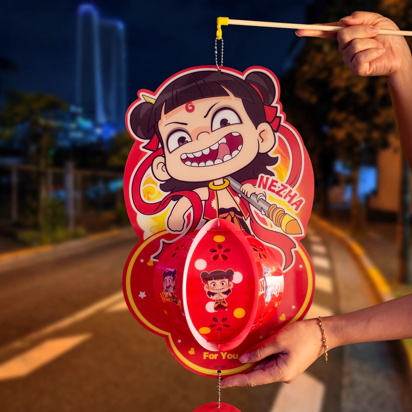 哪吒图案造型卡通灯笼手提款幼童小童男生中秋节礼物互动玩具拍照