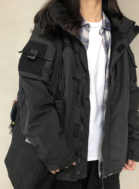 EMCTWO 街舞嘻哈潮流厚款多口袋防风机能外套情侣透气棉服夹克男