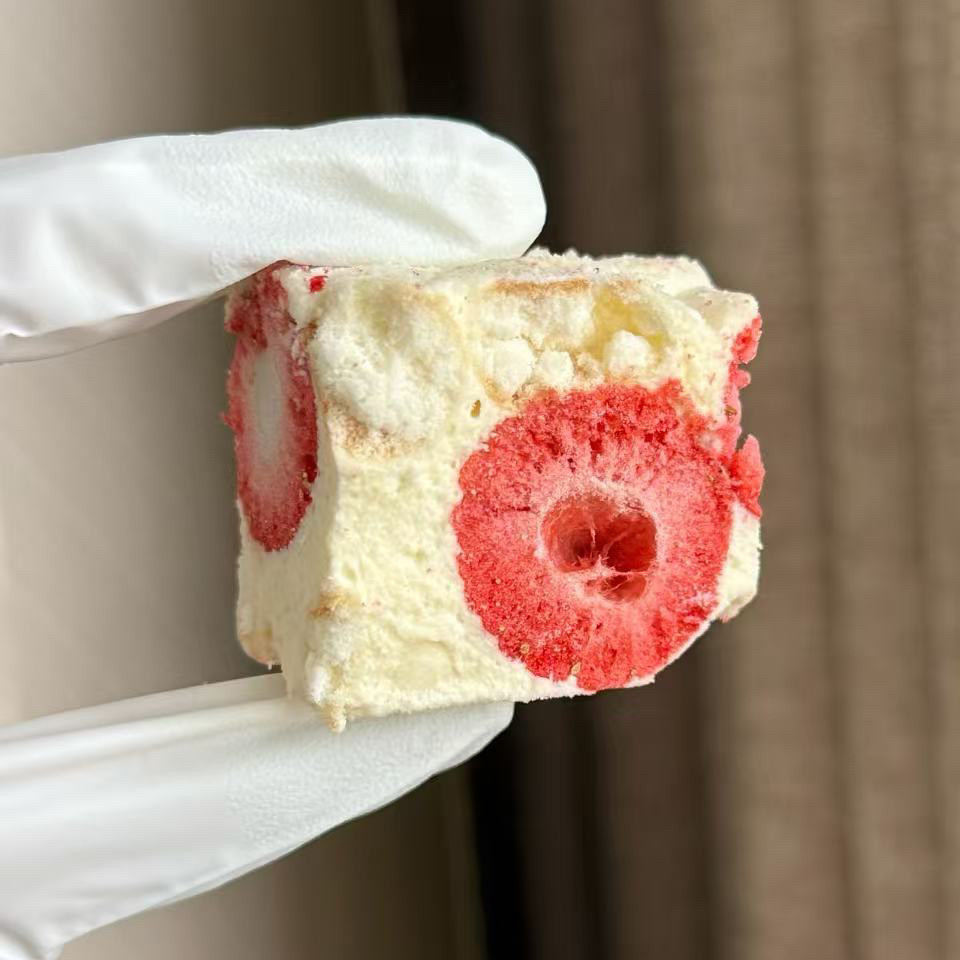 旺仔小馒头草莓脆脆雪花酥  海苔辣味猪肉脯雪花酥 顺丰发货