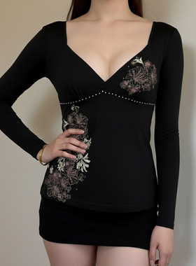秋季黑色花卉V领长袖T恤 Black Floral V-Neck Long Sleeve Tee