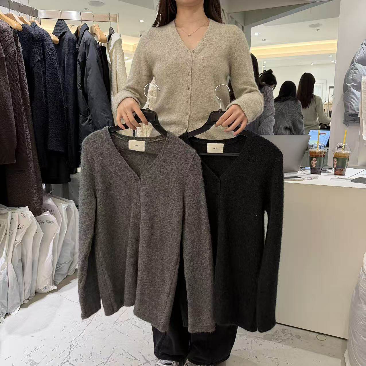 爱情的模漾  韩国代购 PD072（taste）V領上衣