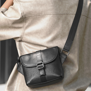 时尚 2026新款 真皮休闲通勤牛皮单肩包 Kons斜挎包男士 法国Mlcanl