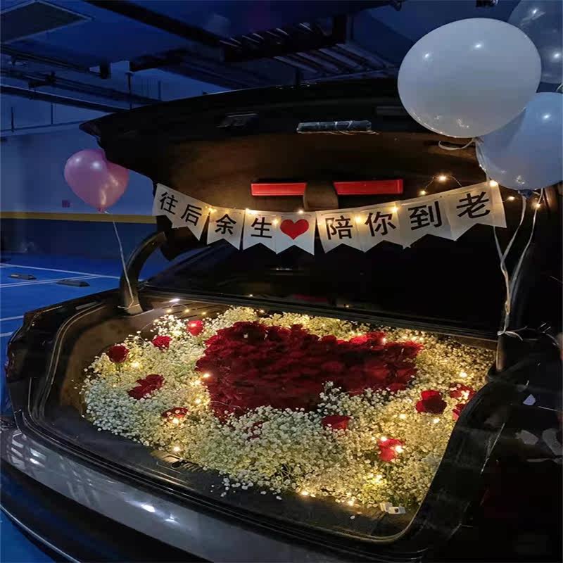 求婚告白惊喜后备箱鲜花