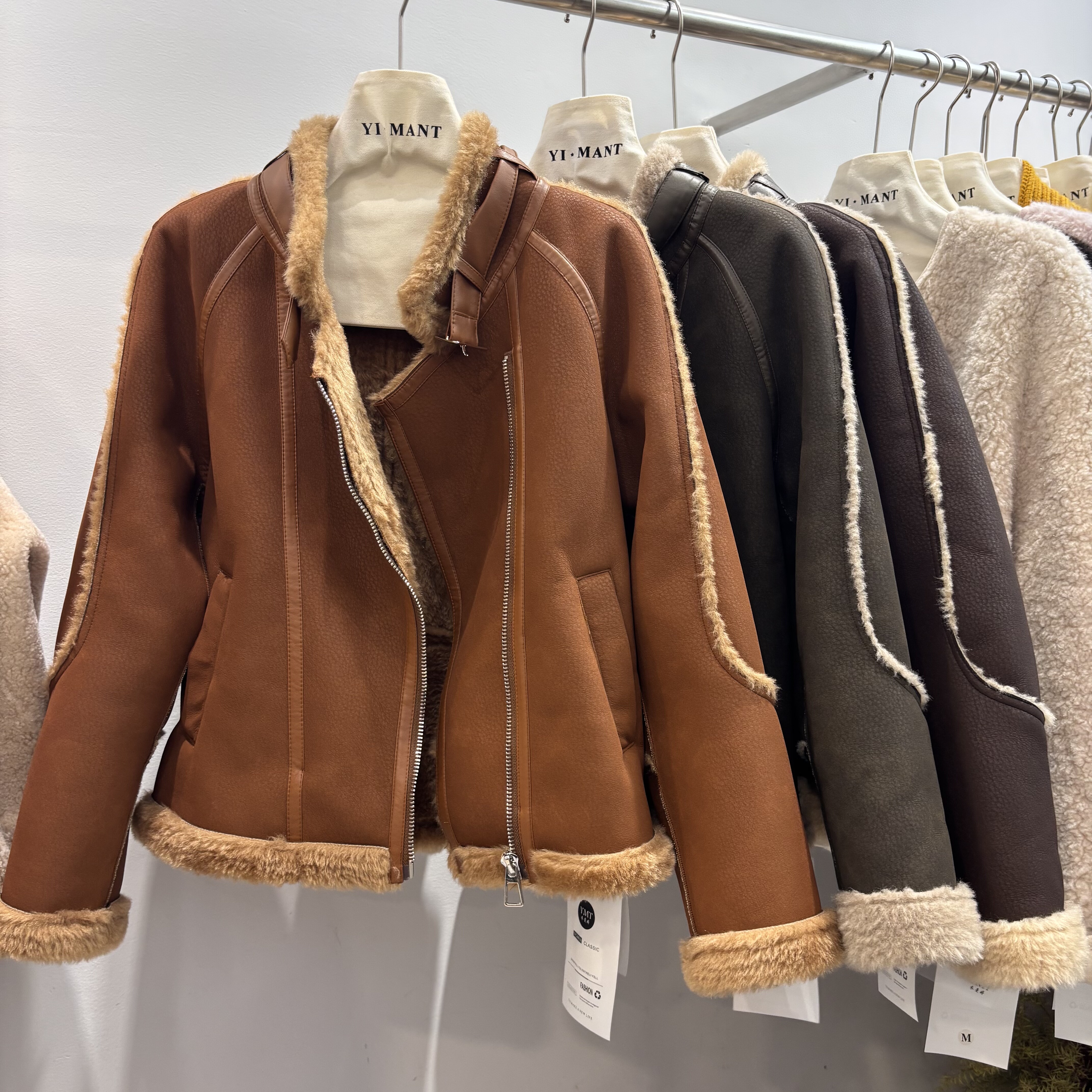 欧版羊羔绒皮毛一体环保外套女2025冬季新款加厚保暖复古机车服潮