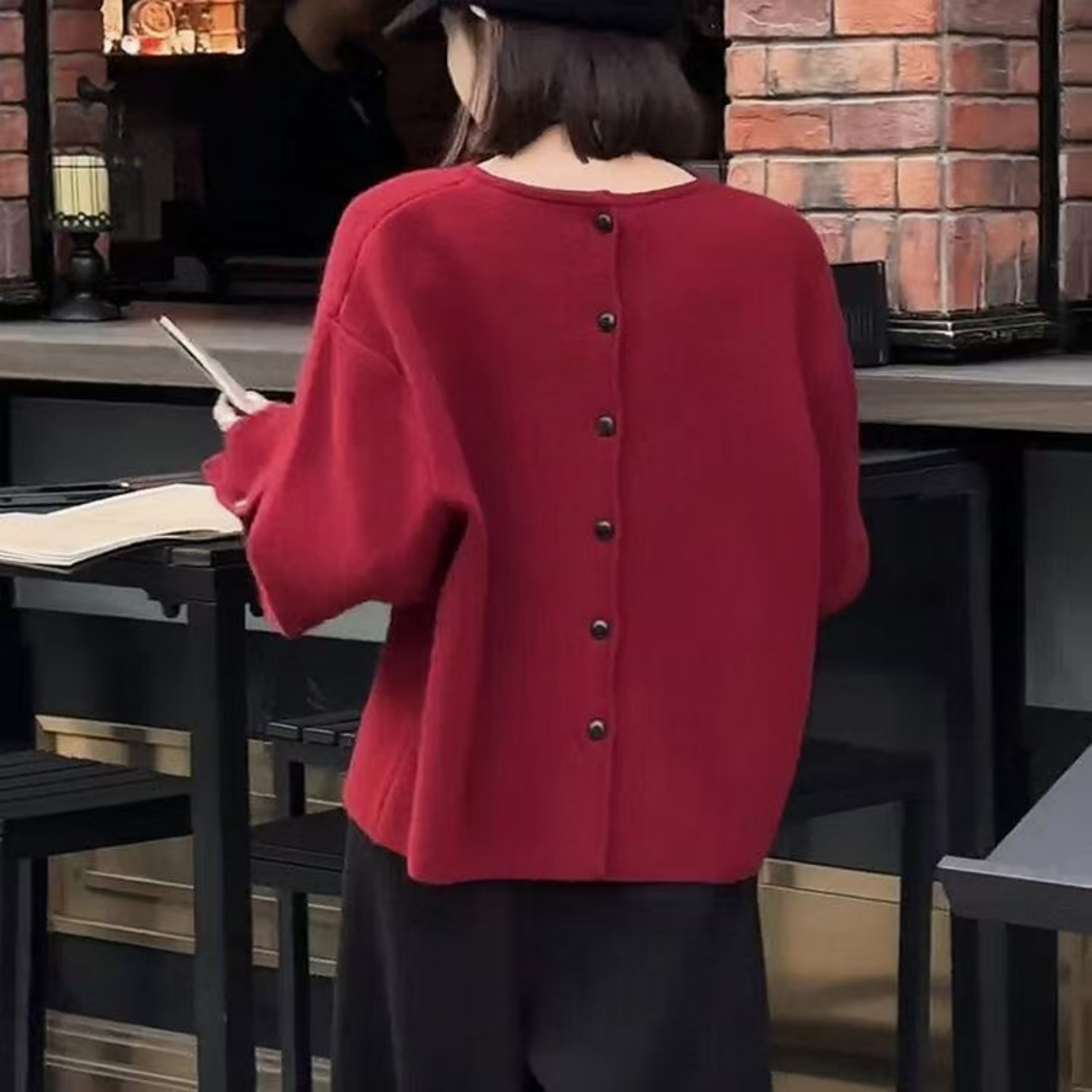 白领哥弟新2025冬季时尚红色后背扣针织衫休闲宽松显瘦毛衣上衣