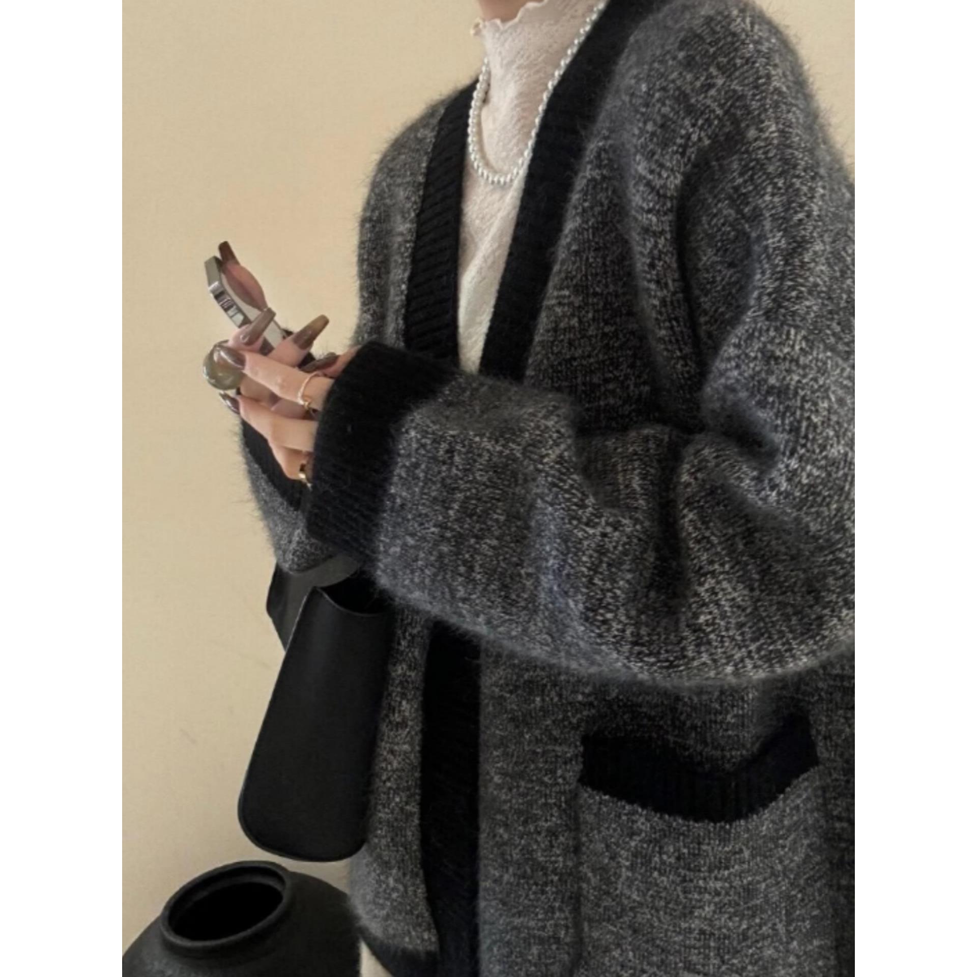 白领哥弟新2025秋新款拼色V领纽扣长袖毛衣高级感宽松针织开衫